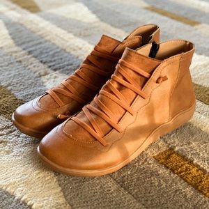 Dr.Scholl's™️ Three Arch Support Flat Heel Boots